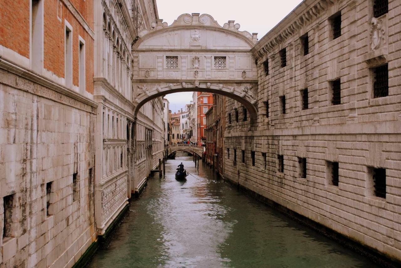 Residenza Ca' Brighella Apartment Venice Luaran gambar